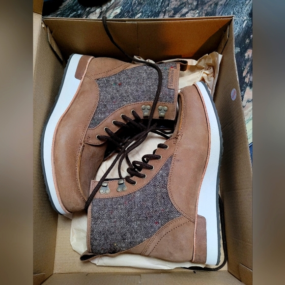 Brand new in box Merrell Roam Mid boots - Picture 1 of 8